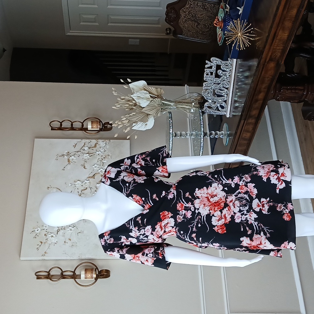 Women's Black Floral V-Neck Flowy Short Sleeves Mini Dress With Pockets Medium - Picture 3 of 17